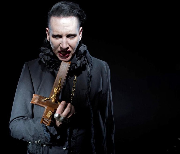 MARILYN MANSON: "EL CIELO AL REVÉS"