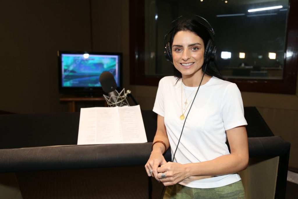 Aislinn Derbez